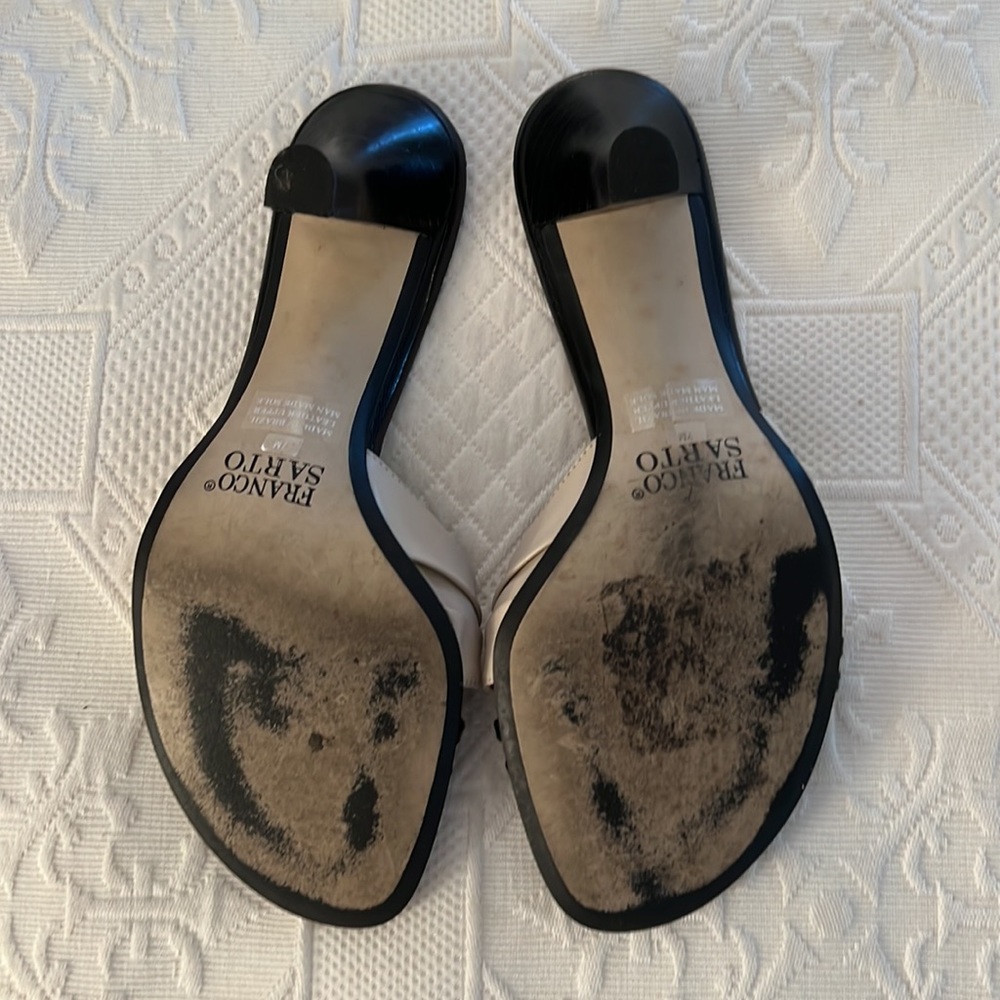 FRANCO SARTO ECRU AND BLACK LEATHER MULES WITH ECRU SUEDE FLOWER ADORNMENT - Picture 6 of 7